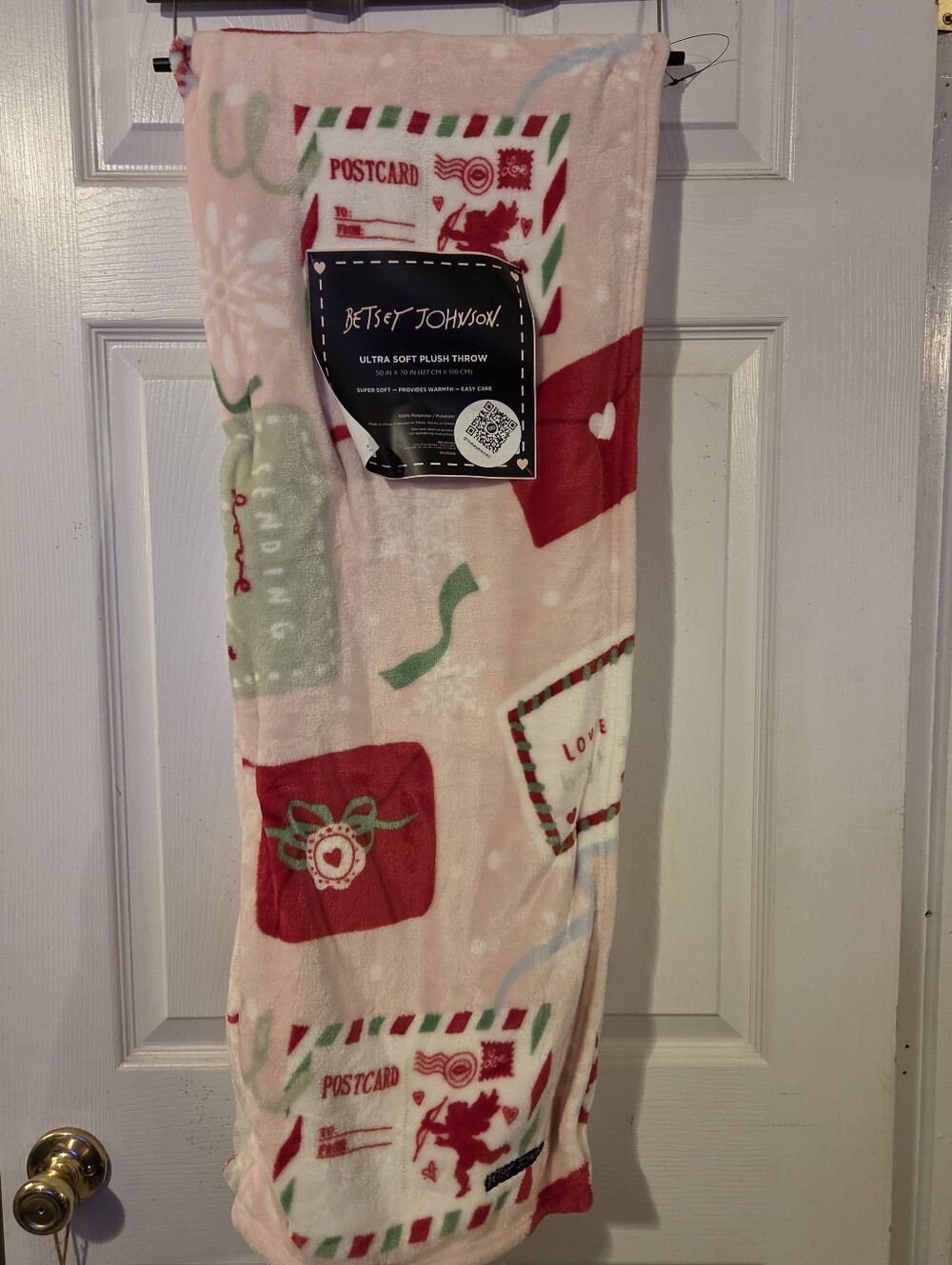 Betsey Johnson NWT Plush Throw -Christmas Cards